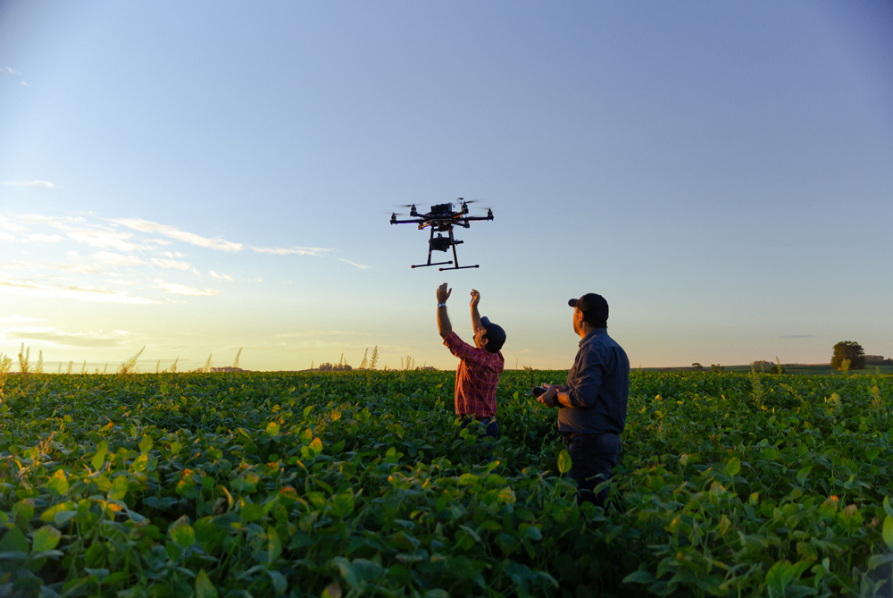 hombres drones